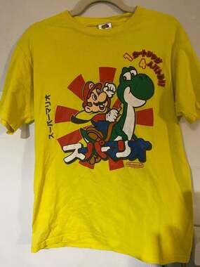 Classic 2009 Nintendo Super Mario & Yoshi Japanese Graphic T-Shirt